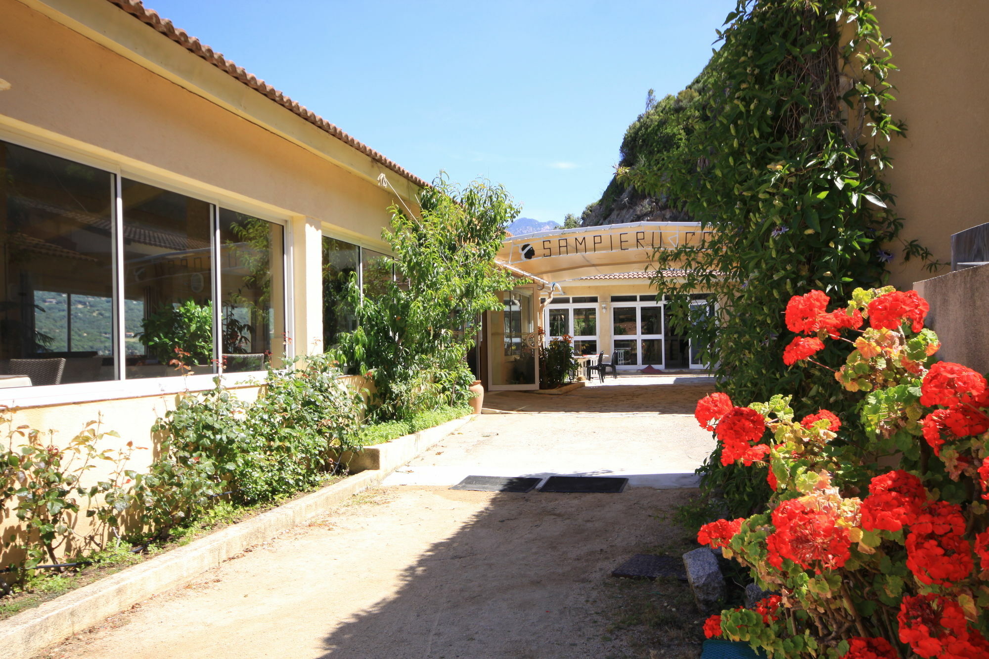 Hotel Sampiero Propriano  Exteriör bild
